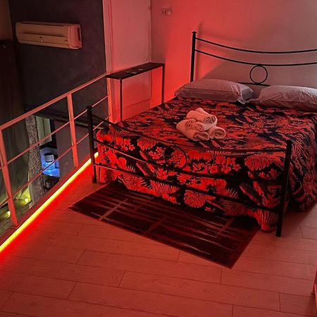 Small Mezzanine Apartment Colosseo ローマ エクステリア 写真